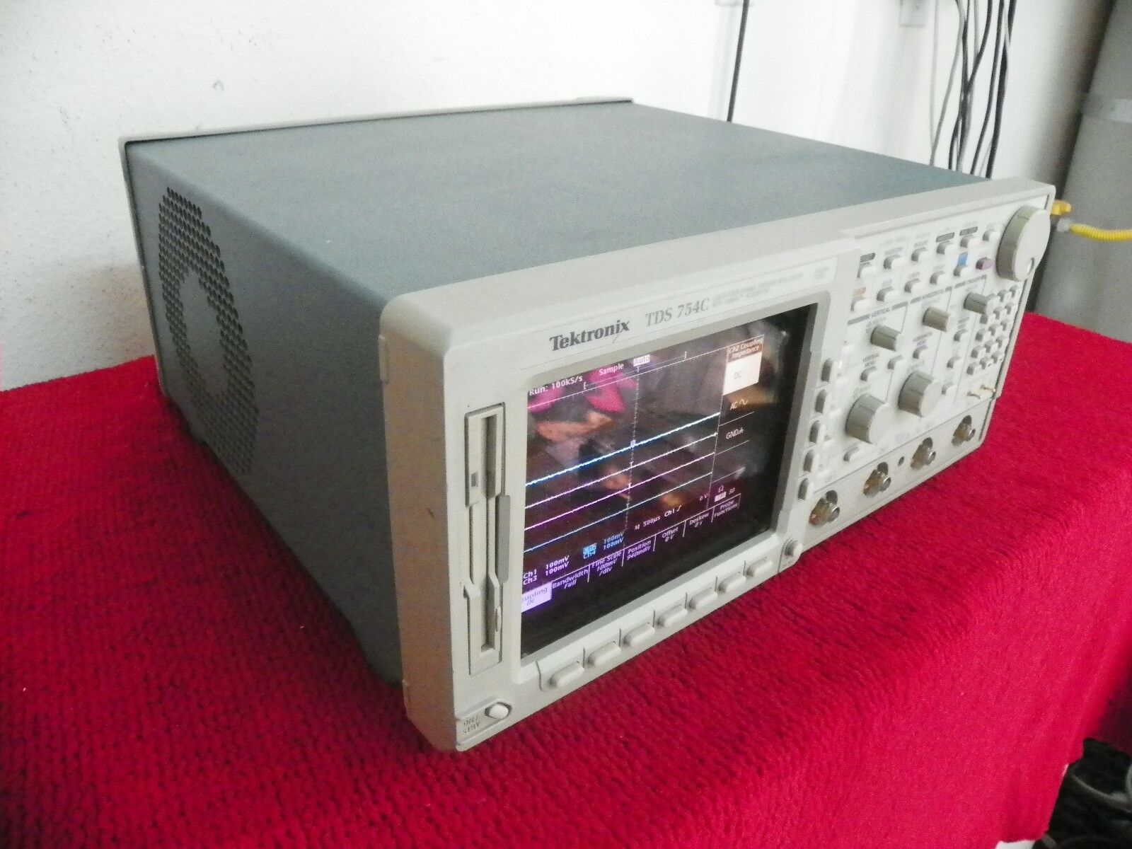 Tektronix TDS754C 500MHz 4 Channel Oscilloscope Options 13/1F/2F Tektronix TDS754C 500MHz 4 Channel Oscilloscope Options 13/1F/2F